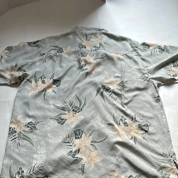 Luau silk Hawaiian shirt flowers button up size large - Picture 5 of 5